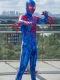 A través del traje de cosplay Spider-Verse Spider 2099